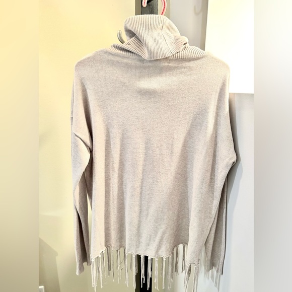 Soft tassel sweater - Picture 5 of 6